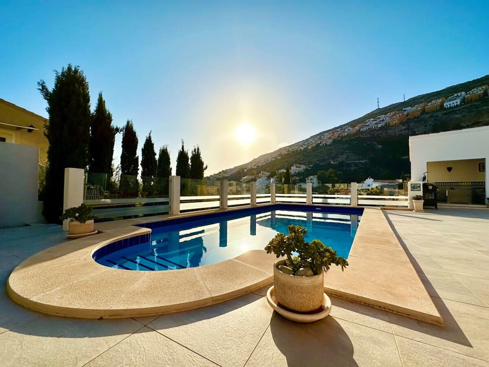Incredible Views Villa With Private Pool