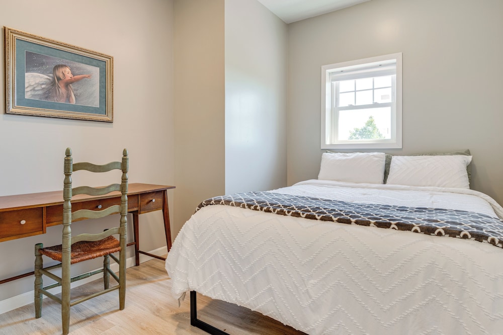 Pet-friendly Countryside Retreat in Whiteland!