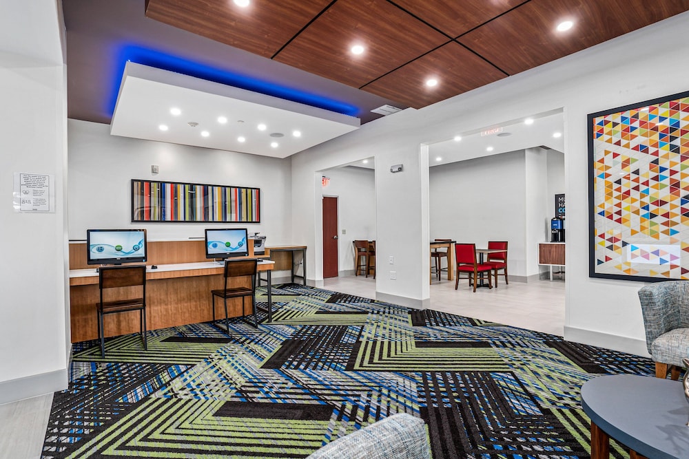 Holiday Inn Express Suites Van Buren-Ft Smith Area, an IHG Hotel - Property Image 11