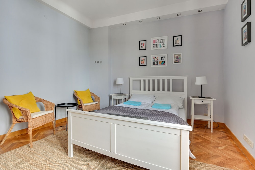 Grand Apartments - Brooklyn view 2