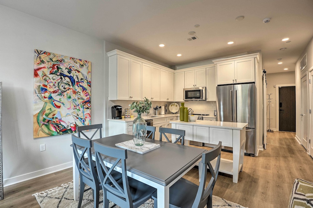 Chic Condo w/ Balcony in the Heart of Annapolis! view 4
