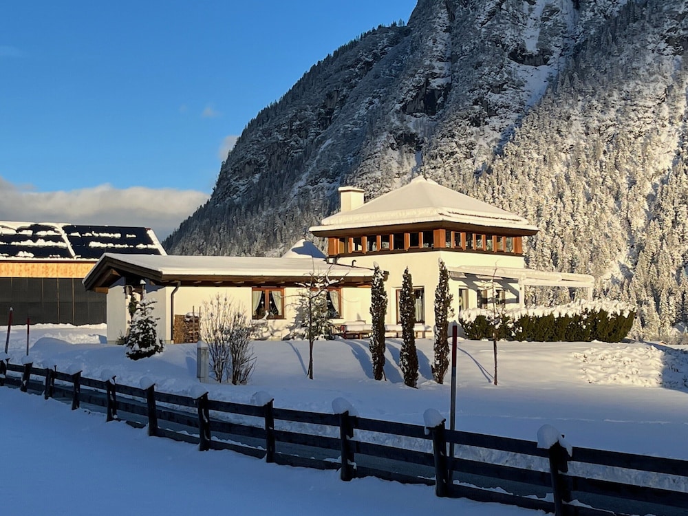 Chalet Leutasch With Ski Trail & Mountain Views