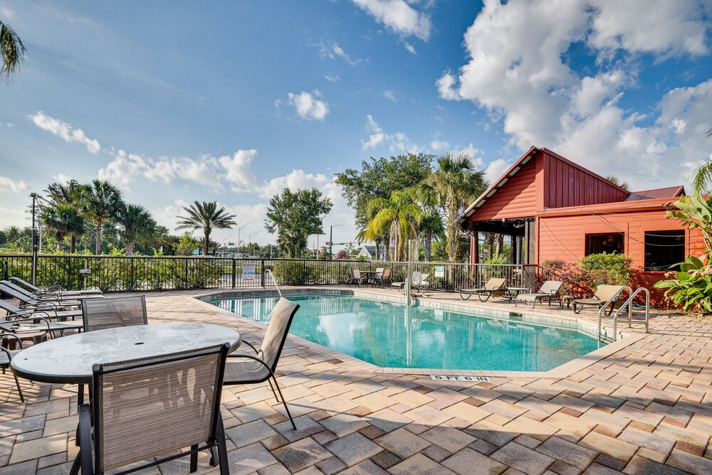 Destination Daytona Condo w/ Pool: 8 Mi to Beach! view 4