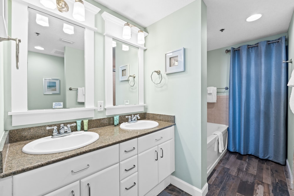 Grand Panama Beach Resort by Book That Condo