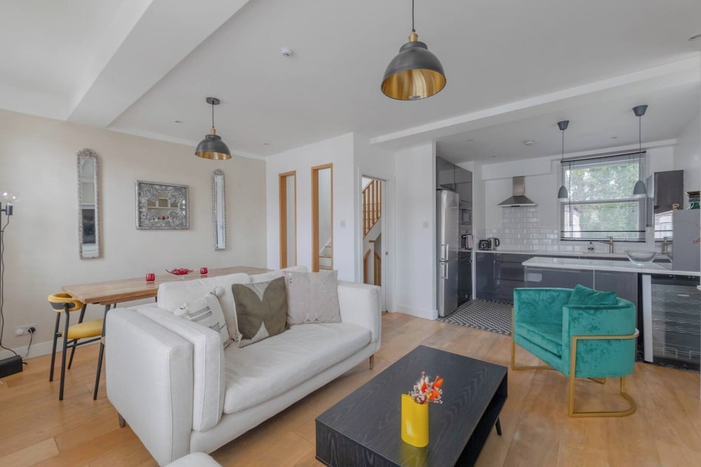 Chic & Contemporary 3BD Flat - Barnes!