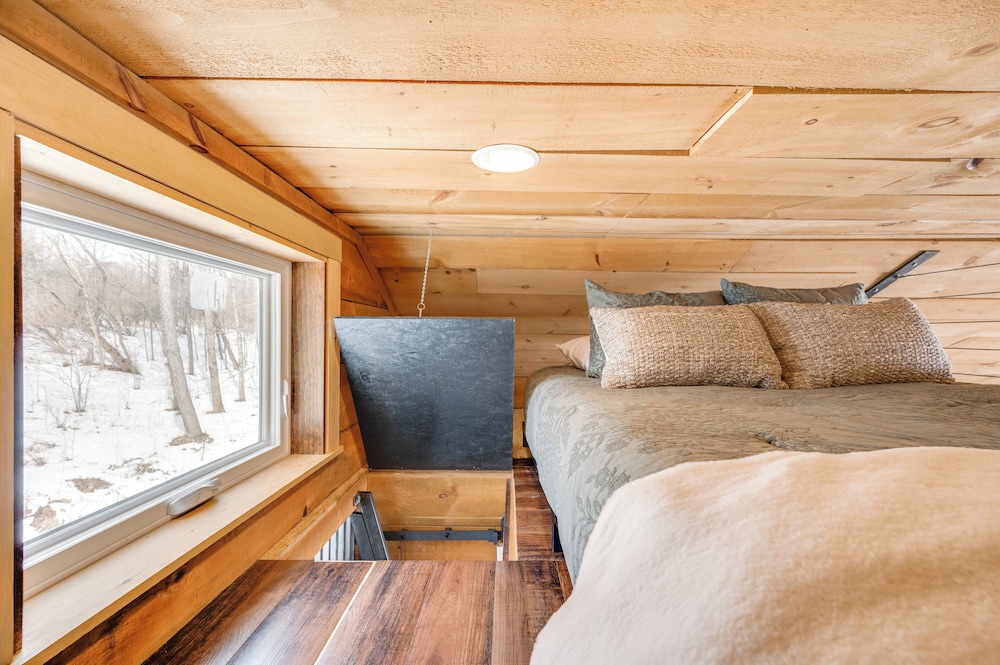 Hike, Fish & Boat: Waterfront Cabin in Ryegate!