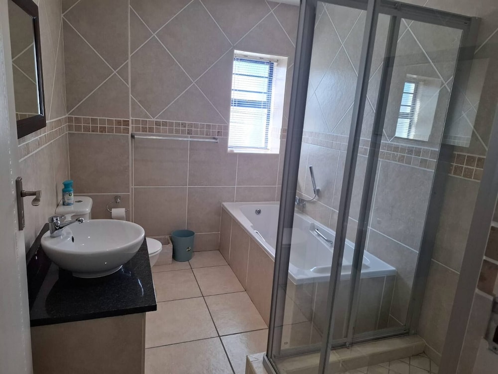Oosiesrus - Charming Langebaan Villa With Garden View