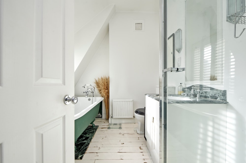 Contemporary 1 bed Apartment Chelsea