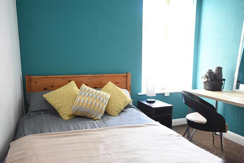 Spacious Coventry House With 4 Bedrooms view 2