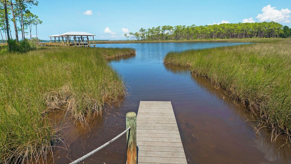 4BR Home With Deck & Grill Fun + Free Attraction Tickets!
