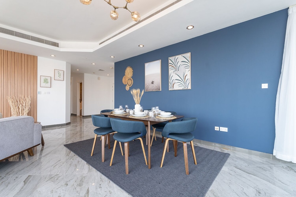 Dubai Marina - Stunning Huge 4 Bedroom Apts Near JBR - Gym - Pool - Parking by Sojo Stay