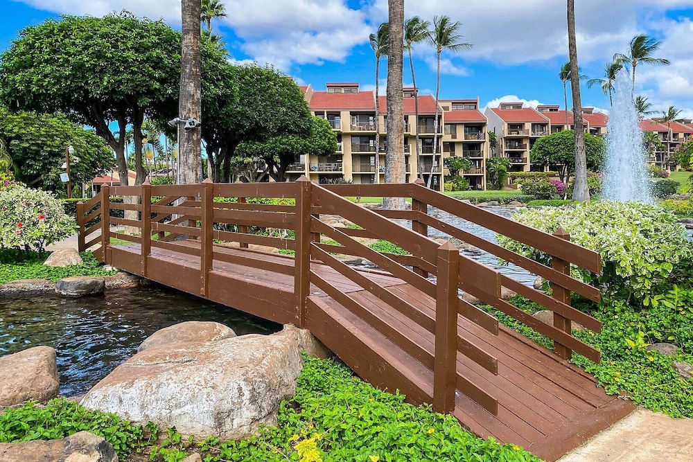 Kamaole Sands 7-109 - Romantic Getaway, Beautiful Renovation, Large Lanai, & AC!