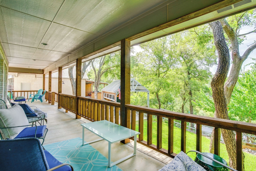 Waterfront Lake Bridgeport Home w/ Private Dock