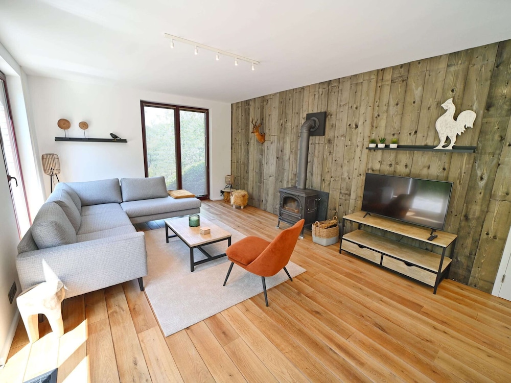 Villa in Durbuy With Jacuzzi & Golf Access