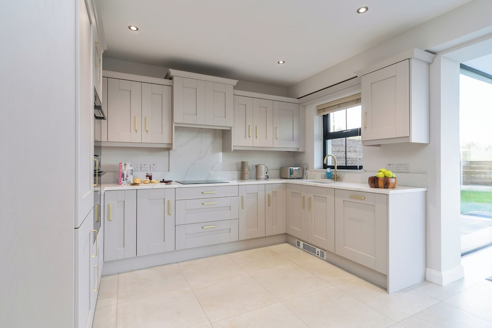 Modern Entire Home Retreat in Newry