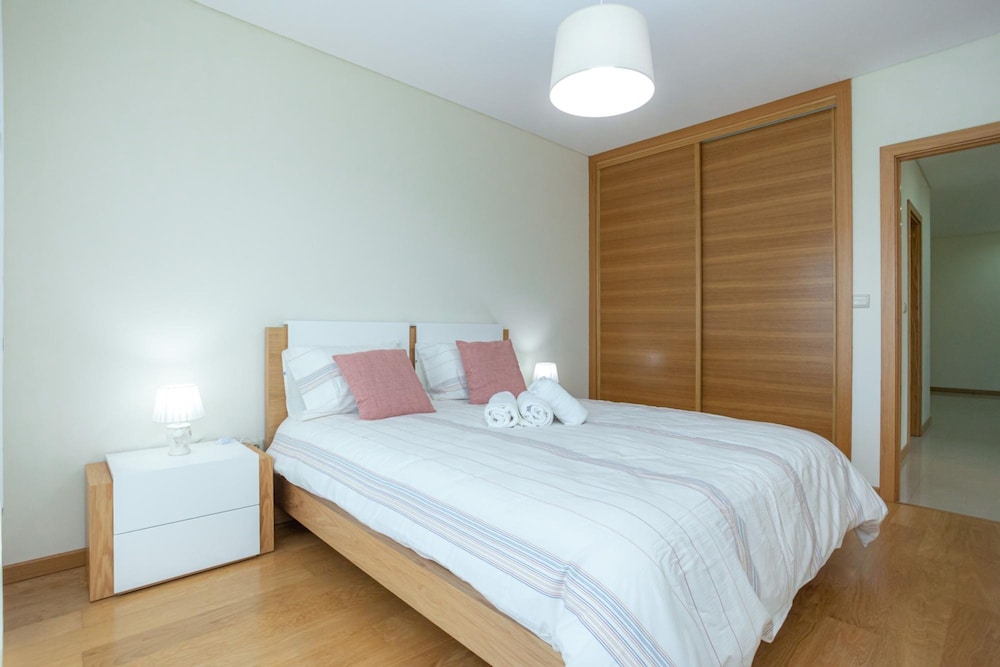Buarcos Sunset Apartment by Rent4all view 5