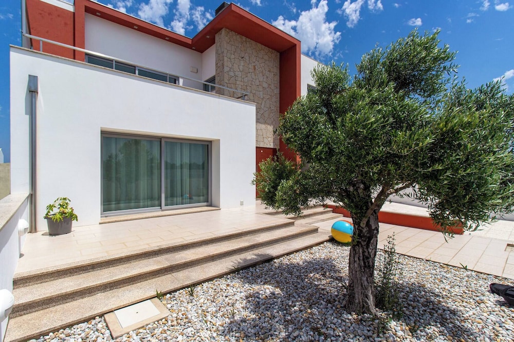House With Heated Pool all Year Round