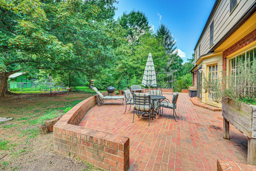 2 Mi to Main St Thomasville: Family Home w/ Games
