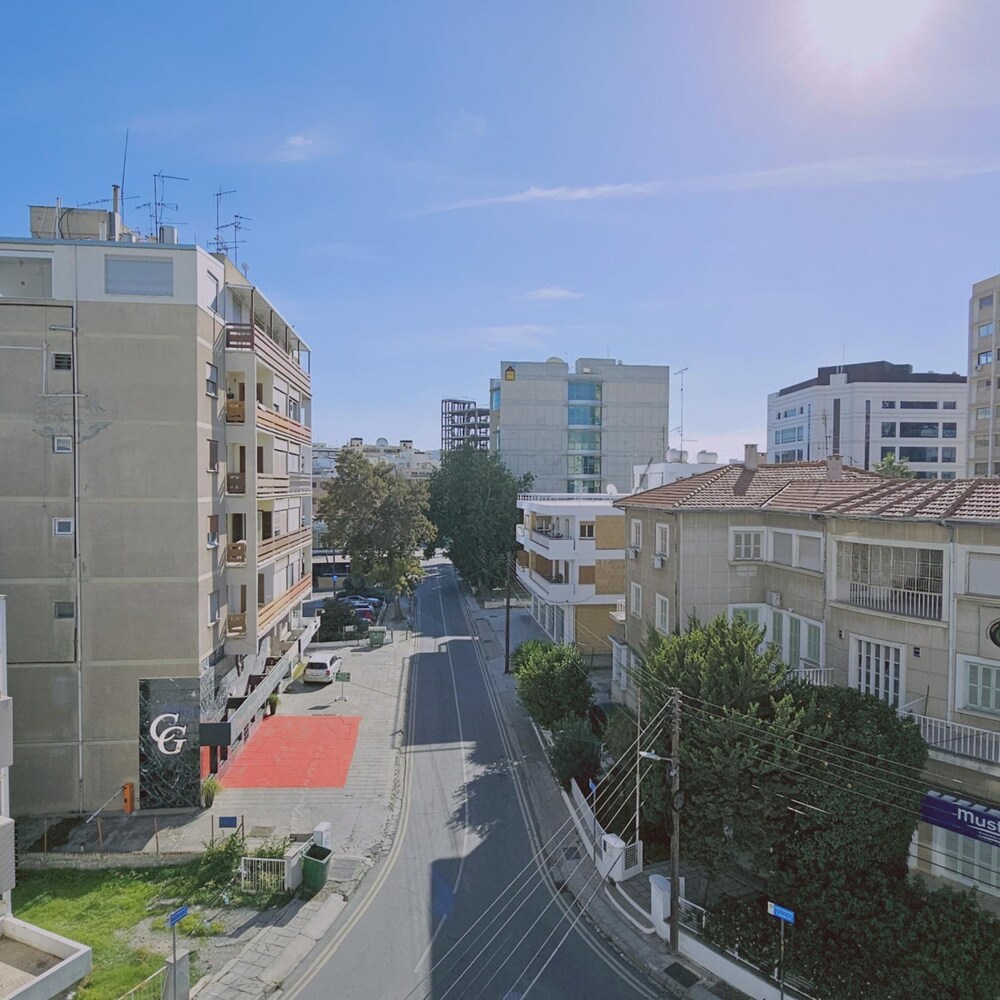 82 NIC - Stay Aurum Apartment