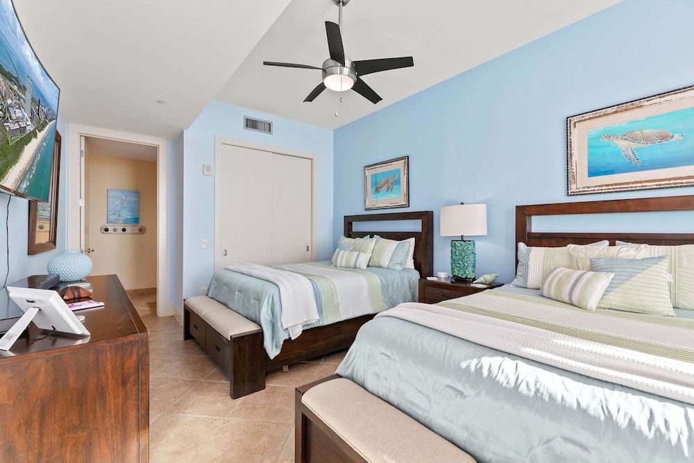 Sapphire Beach - Breathtaking 26th Floor Views 3 Bedroom Apts