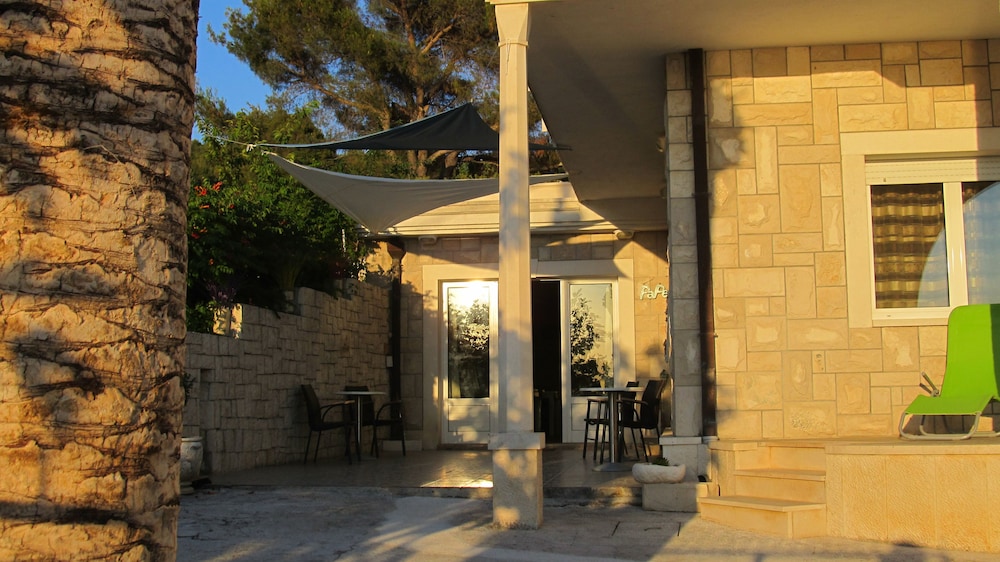 Villa PaPe view 4