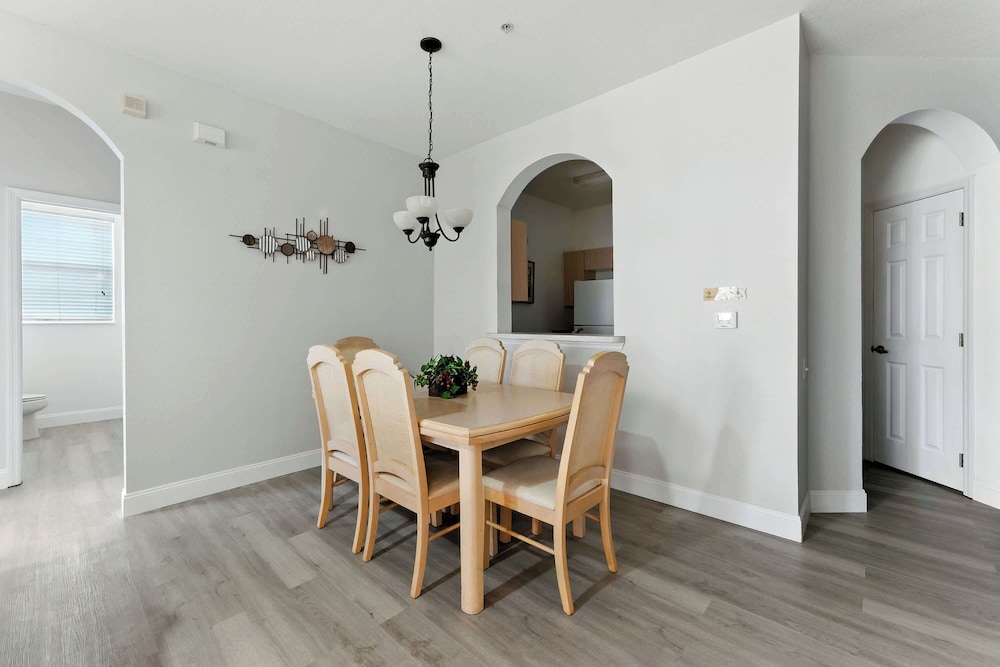 Resort Condo 3BR - Pool Balcony Near Disney