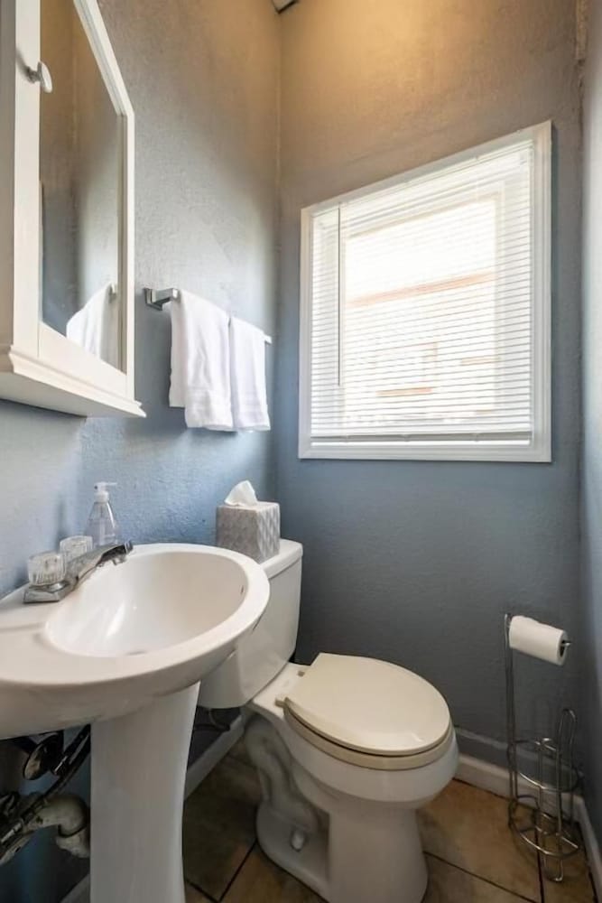 Affordable Quaint Retreat in Indianapolis