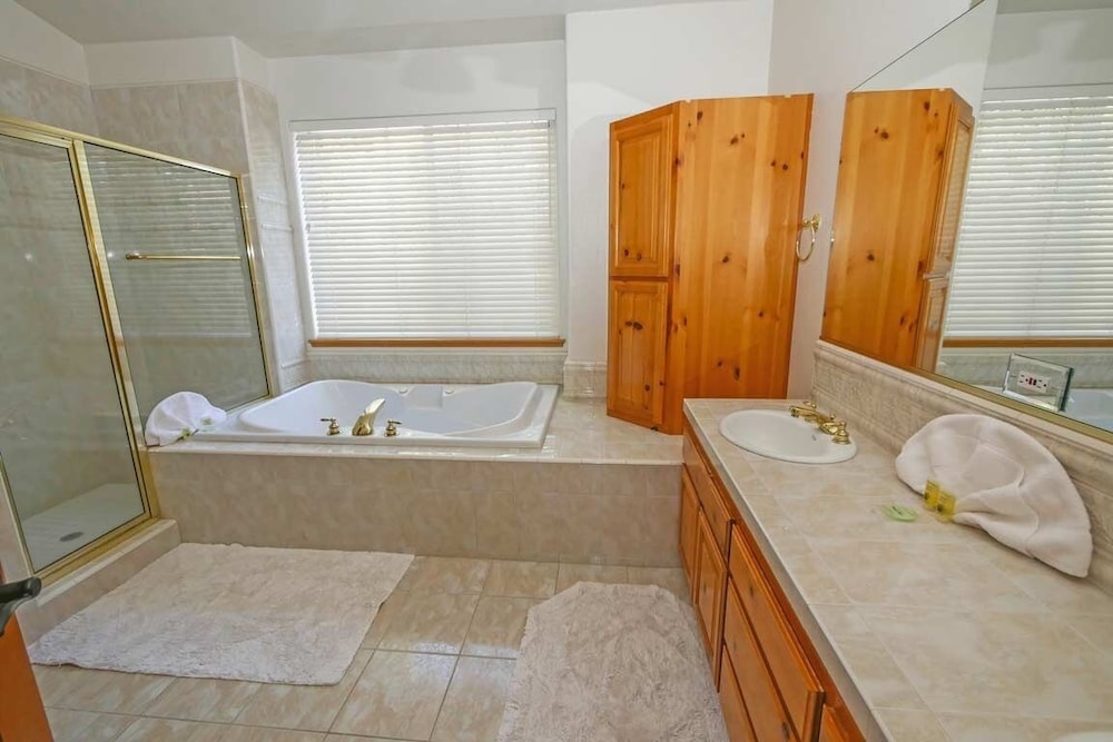 2460 Lupine Trail 6 Bedroom Home by RedAwning