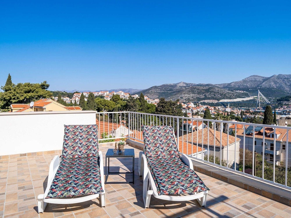 Apartment Dorica - Two Bedroom Apartment With Terrace