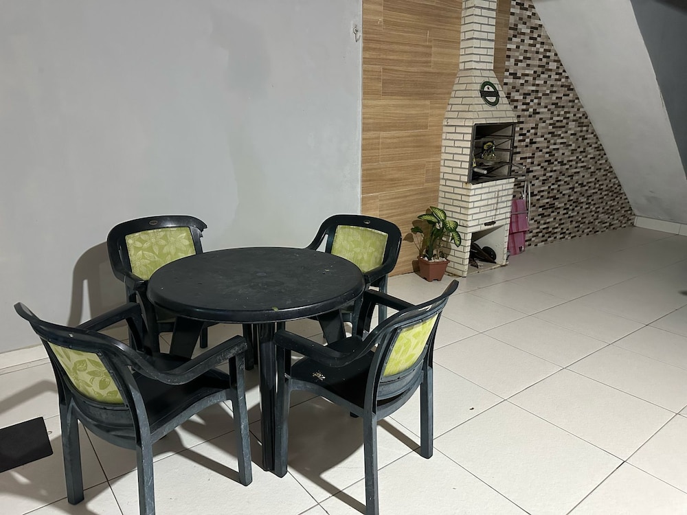 Cabo Frio Beach House Hostel