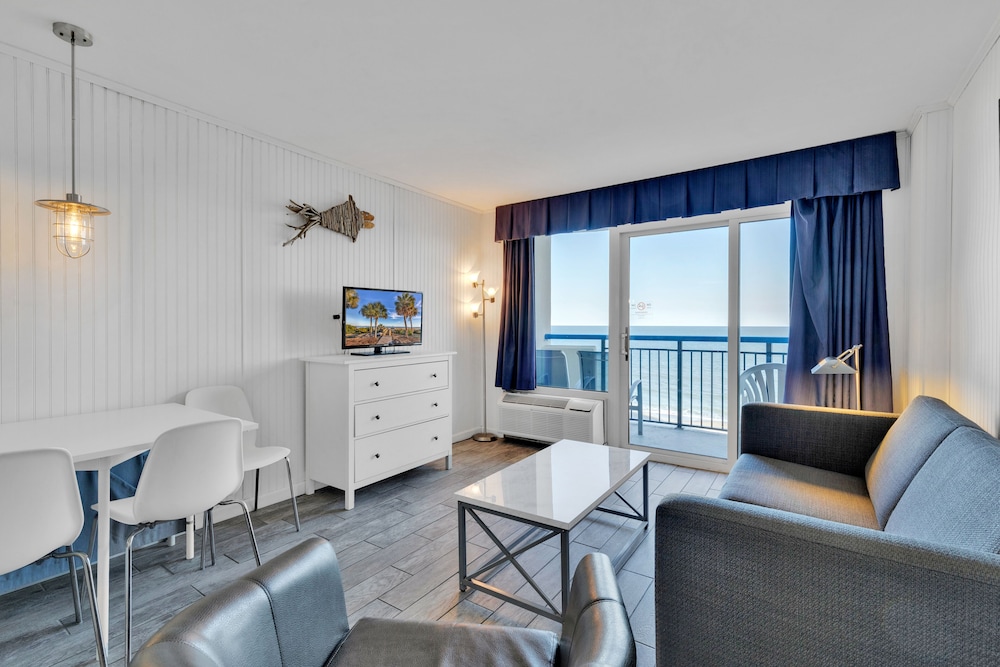 Boardwalk Resort by Hosteeva