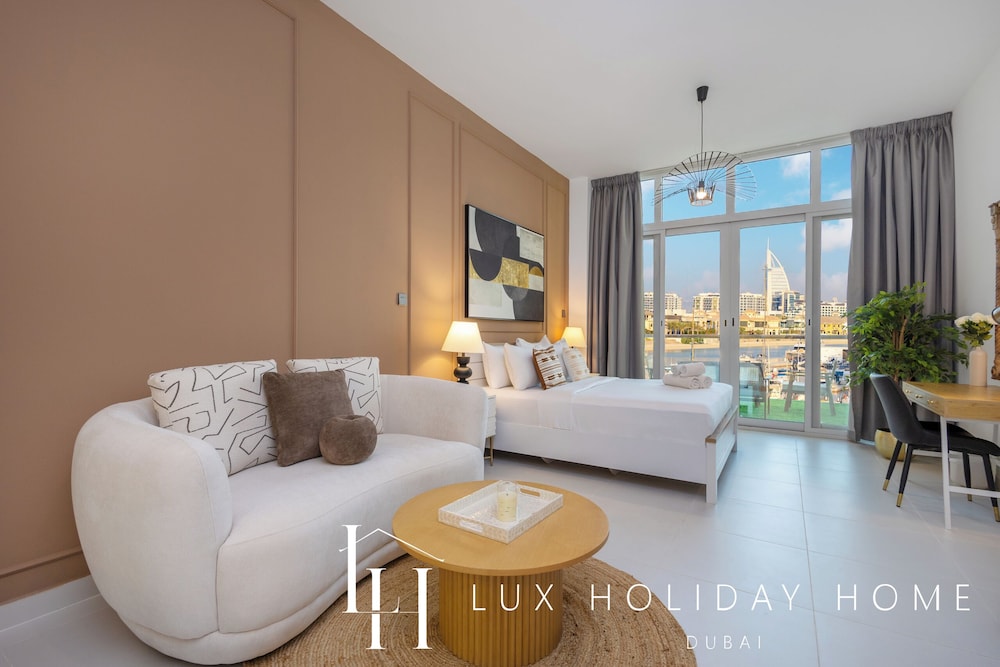 LUX The Palm View Studio
