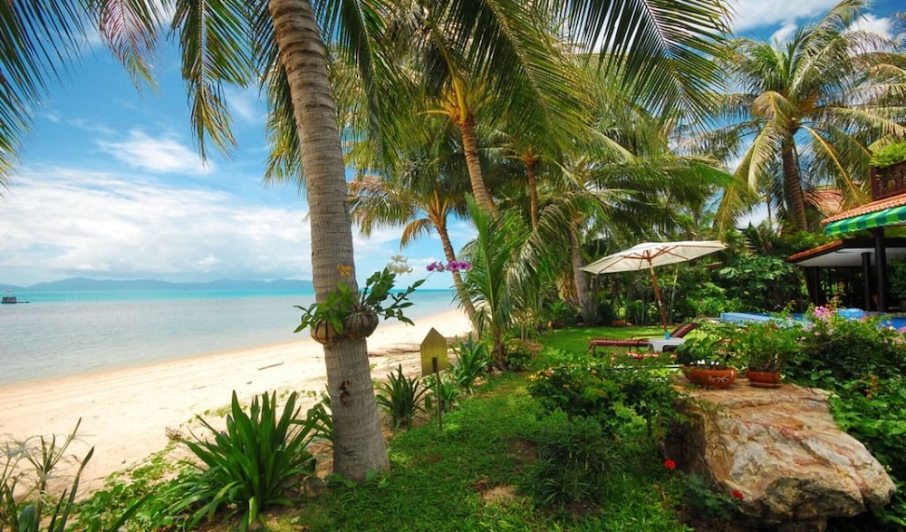 Beachfront Oasis With Private Pool and Jacuzzi on Samui's Bang Por Beach