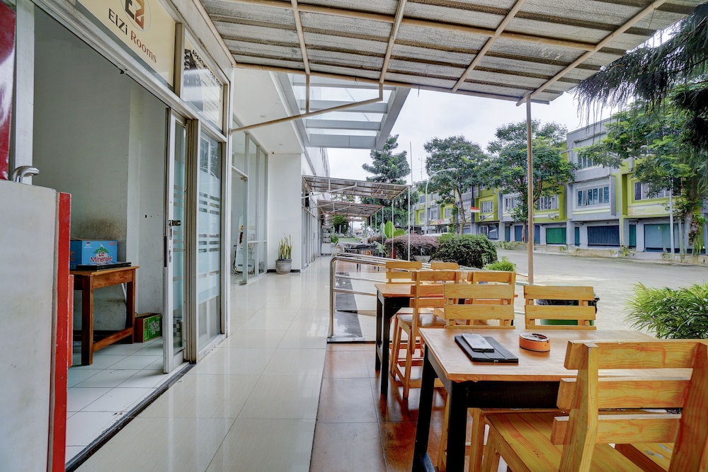 OYO 95090 Elzirooms Gunung Putri