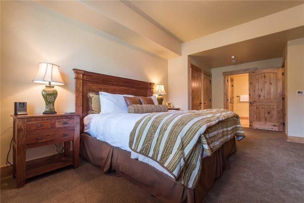 6107 Bear Lodge, Trappeur's Crossing Apartment 3