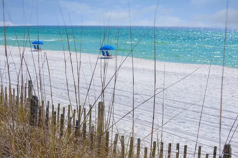 WHITE SAND REUNION 5 Bedroom Holiday Home by Five Star Properties