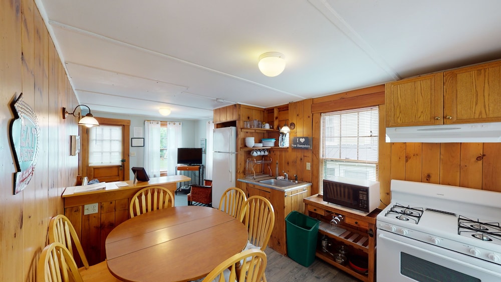 Lakeview House & Cottages