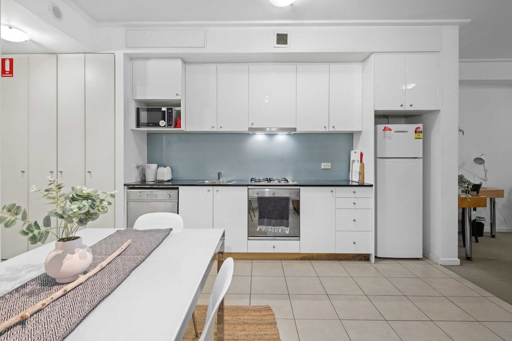 Spacious & Comfy Apt for 6 Next to Darling Harbour