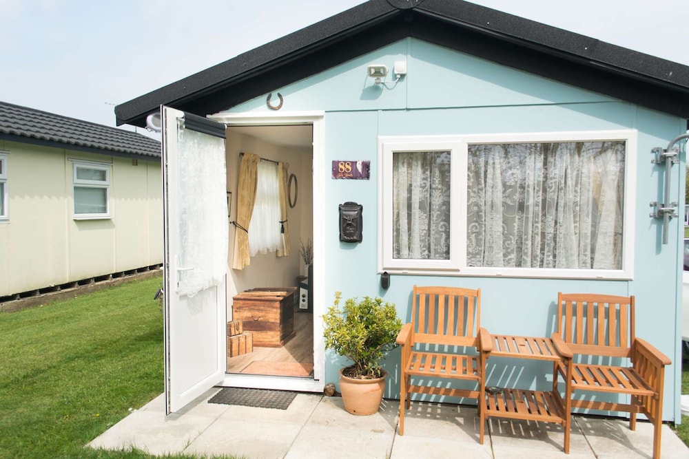 Host Stay Two Hoots Chalet