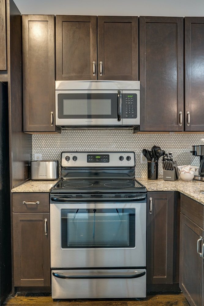 Lofts At 30th - Urban Lodge - Mins to Broadway!
