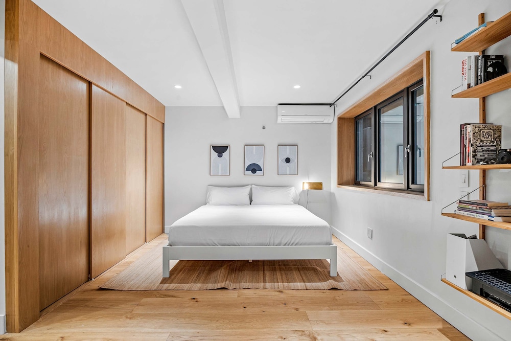 Havemeyer by Rove Travel Duplex Loft w Terrace