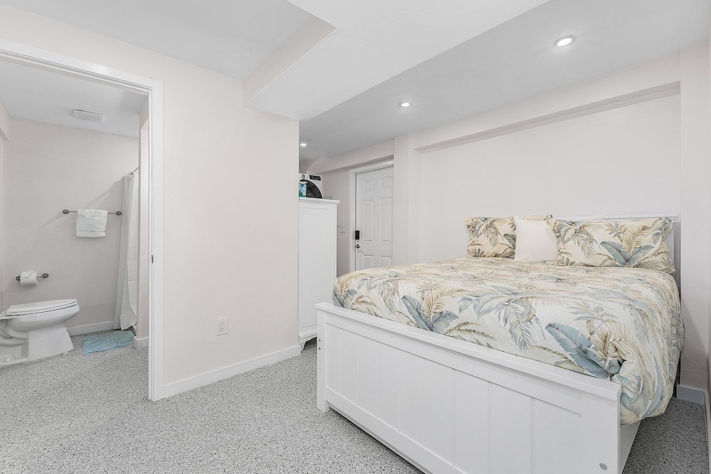 50 Seaside Stay: 4bd/3ba Duplex W/ Pool! 4 Bedroom Home