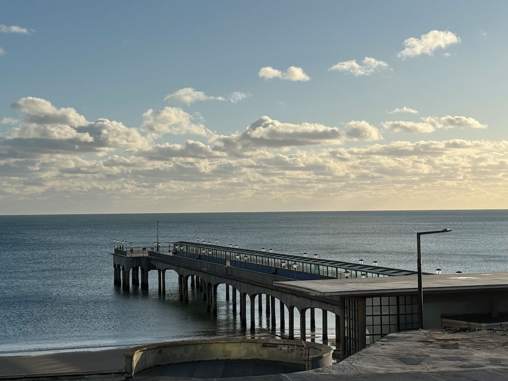 Seabreeze Suit Bournemouth Boscombe