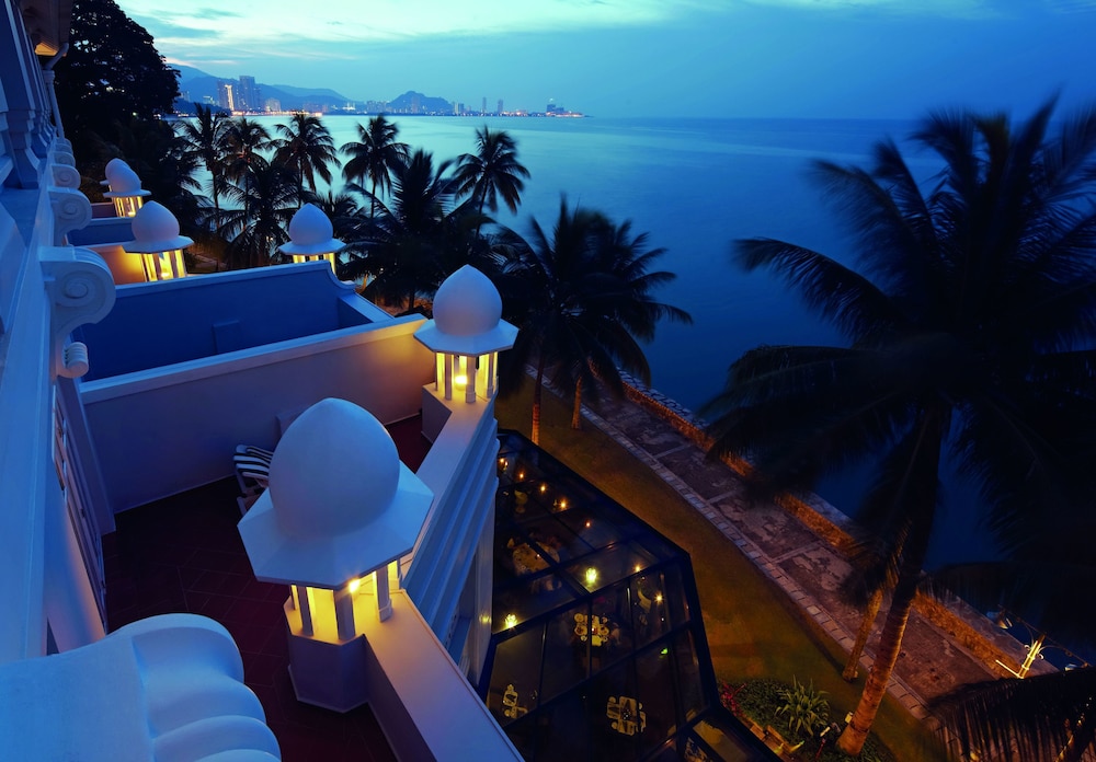 Eastern & Oriental Hotel 33