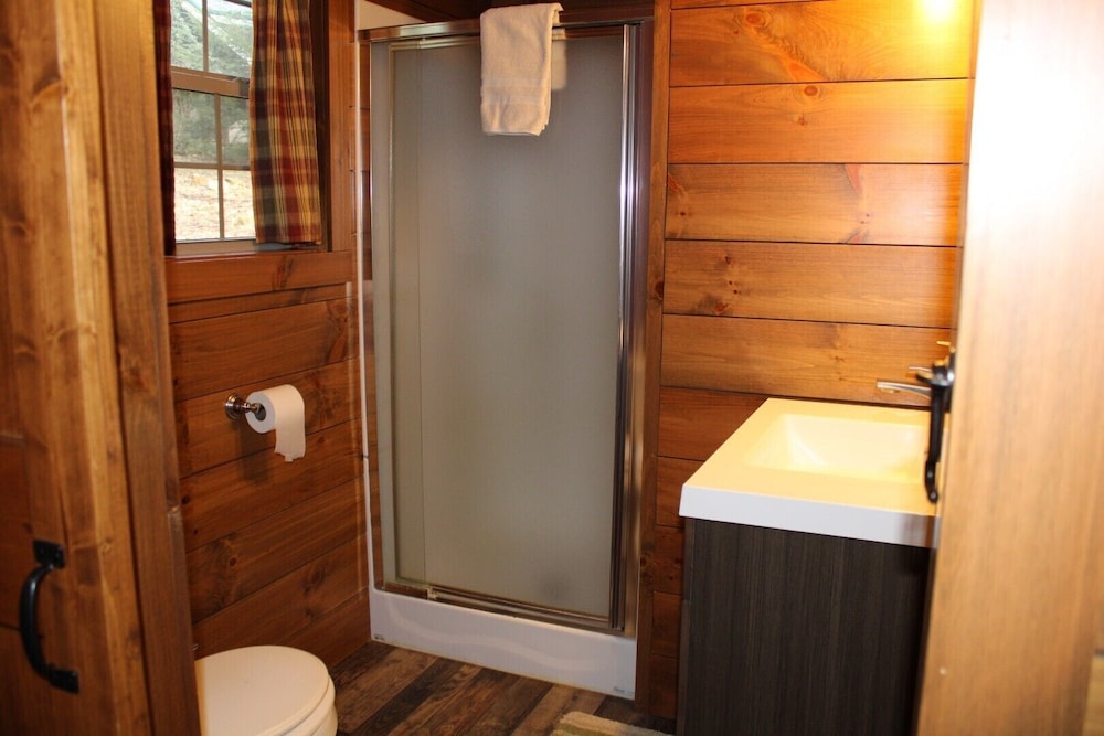 Hominy Ridge Cabins and Gift Shop