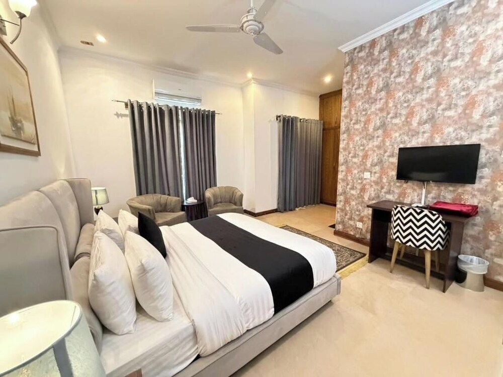 Rhodium Hotel ONE
