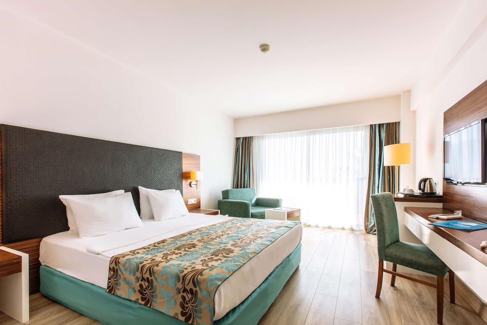 Palm Wings Beach Resort & Spa Kusadasi- All Inclusive