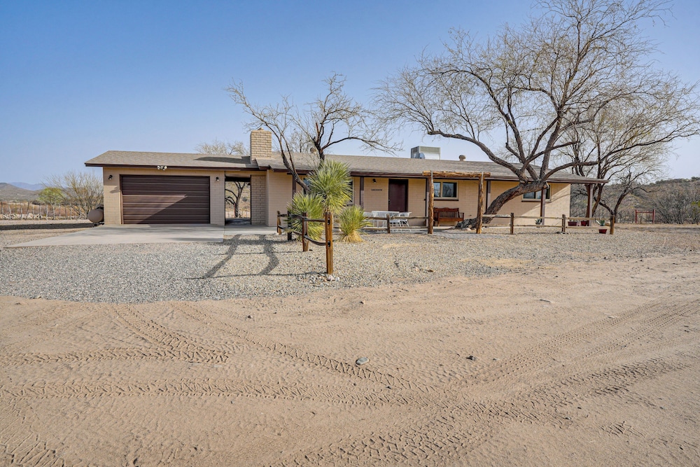 Patio & Mtn Views: Wickenburg 'trail Head House'