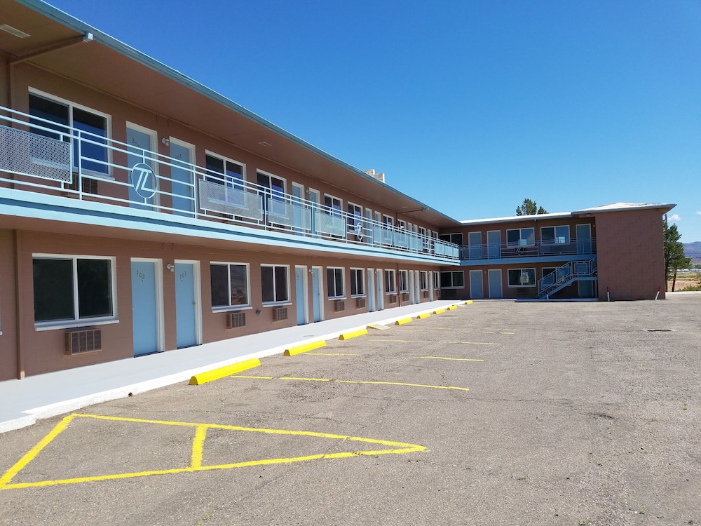 Leisure Lodge Motel