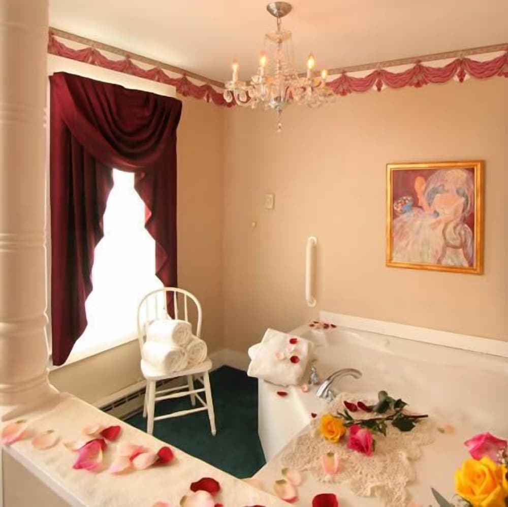Crestmont Inn